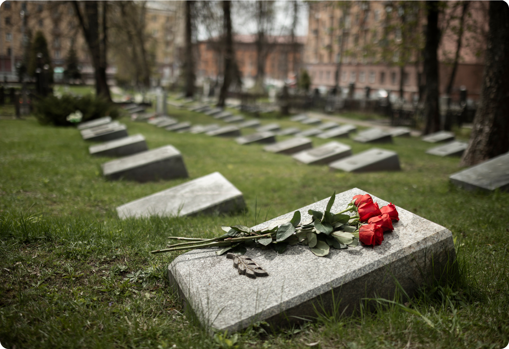 Memorique app preview - online memorial design tool